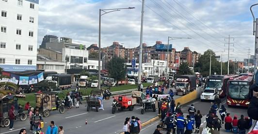 Recicladores salen a protestar contra decreto de la alcaldía que afectaría su labor en Bogotá 