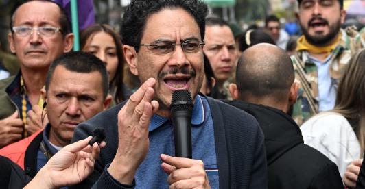 Fake news Fotomontaje desinforma sobre Iván Cepeda y lo vincula falsamente con las FARC 