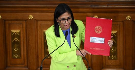 Delcy Rodríguez anuncia reforma petrolera en Venezuela