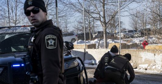 Memorando de ICE autoriza entradas forzadas sin orden judicial