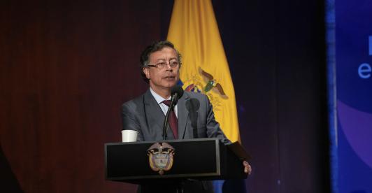 Presidente cuestiona que el Banco de la República no compre oro 