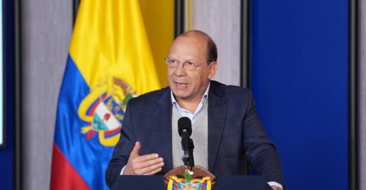 Ministro de Hacienda defiende declaratoria de emergencia económica ante el Congreso