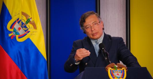 Petro defiende Emergencia Económica y Salario Mínimo Vital