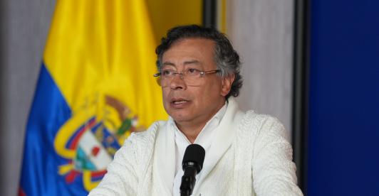 Petro sobre el formulario E14. / Foto: Presidencia.