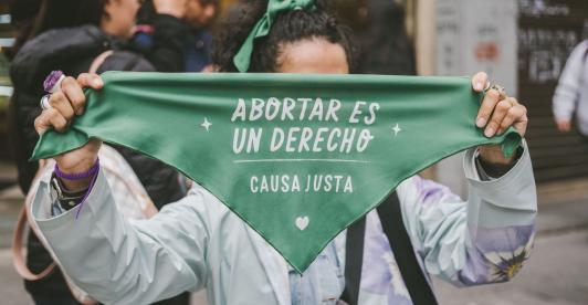 Concejo de Bogotá aprueba un proyecto que impone nuevas barreras al acceso al aborto