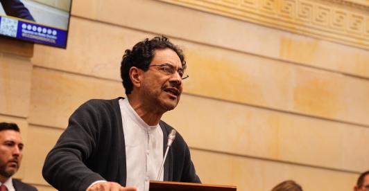 CNE niega participación de Iván Cepeda en consulta del Frente Amplio.