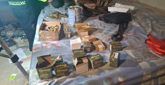 Desmantelan en Bogotá un taller con explosivos y armas del ELN.