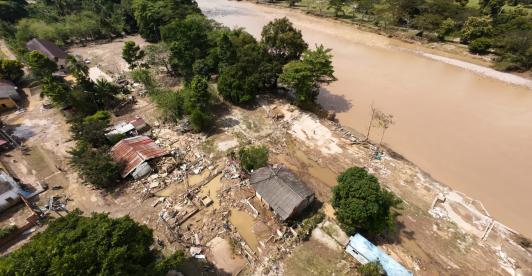 Gobierno interviene en Lebrija tras creciente del río que dejó un muerto y decenas de familias afectadas