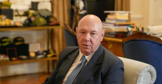 John McNamara se despide como encargado de negocios de EE. UU.