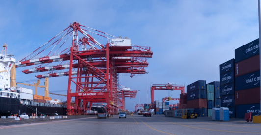 Barco Carguero, Puerto de Carga y Containers del Comercio Exterior
