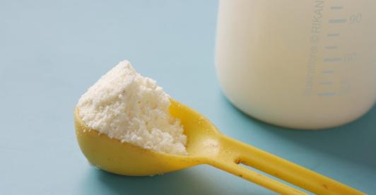 Nestlé retira lotes de leche infantil distribuidos en Colombia en medio de revisión sanitaria internacional