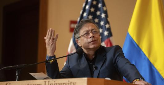 Transición energética implica "cambiar las relaciones de poder": Petro