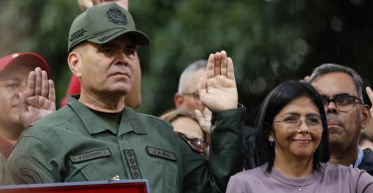 Presidenta de Venezuela destituye a Vladimir Padrino como ministro de Defensa