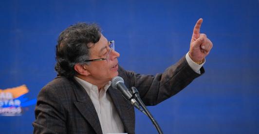 Petro  culpa a gobiernos anteriores por comprar "chatarra" por accidente de avión hércules