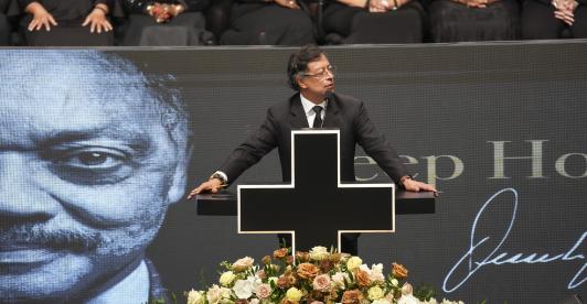 Presidente Petro llama a un "pacto por la paz de la humanidad" en el funeral de Jesse Jackson