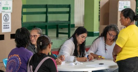 Reglas para evitar el uso de celulares en puestos de votación. / Foto: Registraduría.