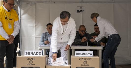 Defensa de Petro envió 14 preguntas a la Misión Electoral.
