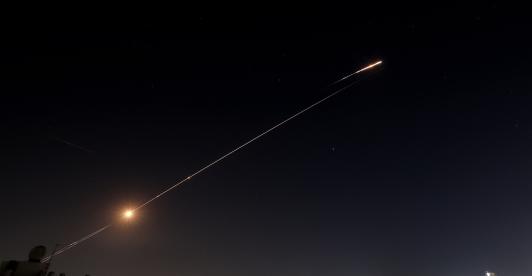 Ejército iraní asegura haber atacado la agencia israelí de inteligencia militar y bases de Estados Unidos en el Golfo