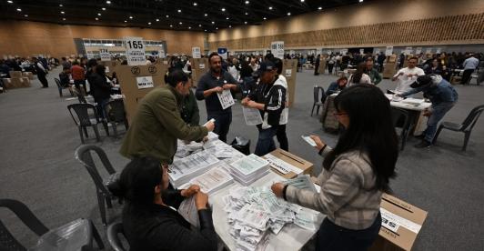 Elecciones: se cierran las urnas en toda Colombia.