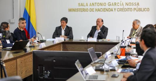 Gobierno y sector financiero firman acuerdo para aliviar a damnificados por inundaciones en el Caribe