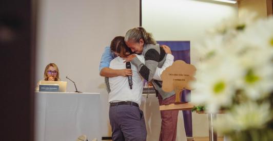 En un conmover acto de reconciliación, víctimas de falsos positivos perdonan al exmilitar que ordenó matar a su familiar