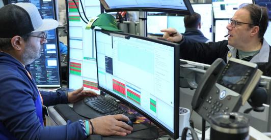 Mercados pierden fe en Trump: bolsas cierran otra semana en rojo.