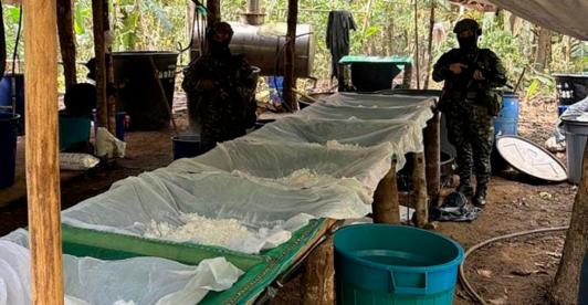 Destruyen laboratorio de cocaína. / Foto: Ejército.
