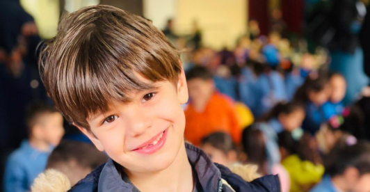 fotografía del niño que fue bombardeado en Líbano