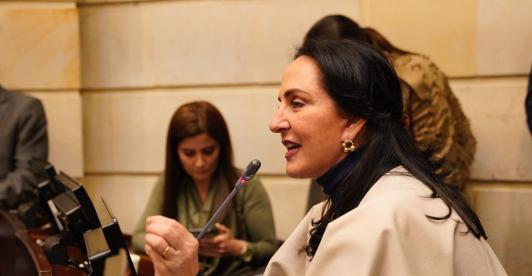 Ordenan a María Fernanda Cabal disculparse con víctimas de la UP.