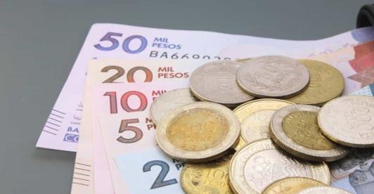 Presidente Petro cuestiona valorización del peso colombiano y advierte sobre los efectos por alza de tasas de interés