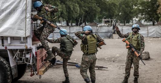 Colombianos en la guerra de Sudán: cómo exmilitares de Colombia se convirtieron en piezas clave de una masacre