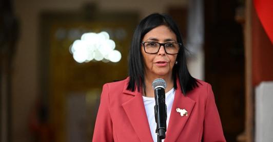 Delcy Rodríguez celebra el levantamiento de sanciones de EE.UU. como señal de normalización bilateral