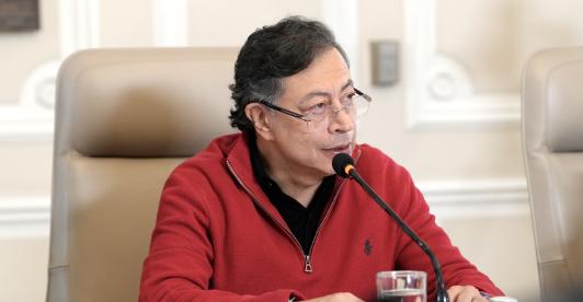 Presidente Petro señala a las EPS privadas de acaparar medicamentos y frenar la reforma a la salud