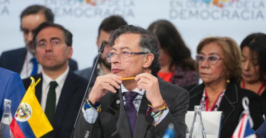Barcelona: Petro instó a la acción en defensa de la democracia.