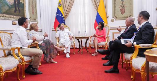 Colombia y Venezuela firman acuerdo para integración energética