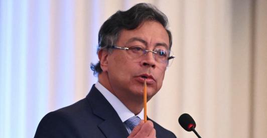 "Me opongo a que acaben la vida y hago política la ciencia": Petro.