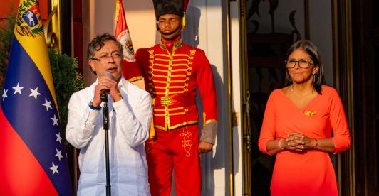 Pdte. Petro y Delcy Rodríguez firman acuerdos en Caracas.