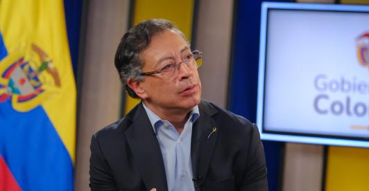 Presidente Petro señala a Carrasquilla de promover temores de crisis fiscal con intereses políticos