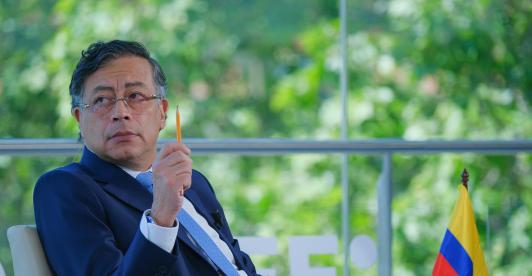  Petro pide a Caracol Radio rectificar información sobre Manta.