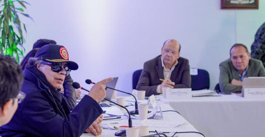 Presidente Petro afirmó que la tasa de interés, impuesta por el Banco de la República, afectó comercio con Ecuador