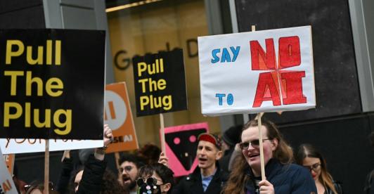 Trabajadores de Google consideran sindicalizarse en rechazo al uso militar de la IA