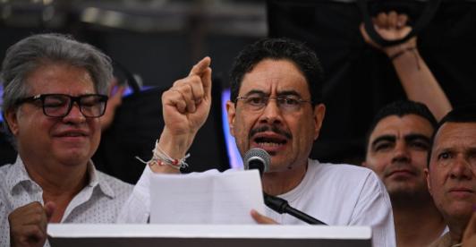 Iván Cepeda le exige a Uribe que asuma su responsabilidad por crímenes de lesa humanidad y 'falsos positivos'