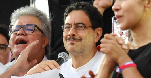 Así funciona la maquinaria de la desinformación contra Iván Cepeda.
