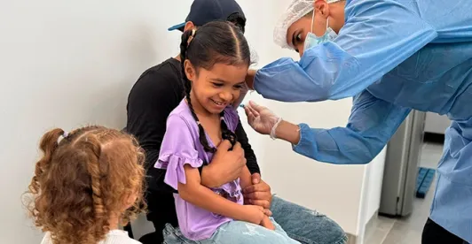 Corte Constitucional determina que la vacunación de los niños prevalece sobre la decisión de los padres