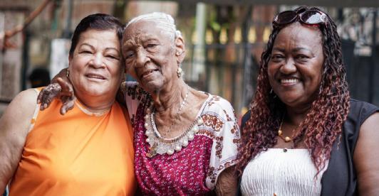 Día de la madre en Colombia: cuidar también es trabajo, un salario mínimo vital para ellas