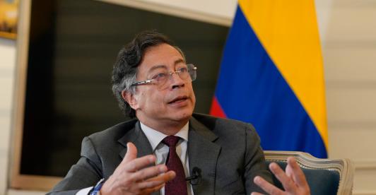 Emergencia desplazó renta de bancos hacia los pobres: Petro