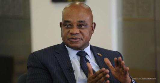 Luis Gilberto Murillo renuncia a su candidatura y se une a Cepeda
