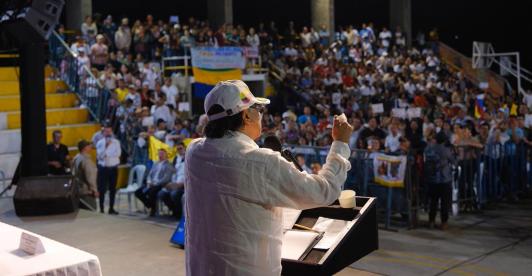 Tenemos que levantar la bandera de la vida y la paz: Petro en Cauca