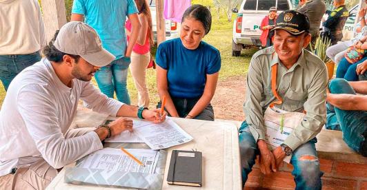 350.000 familias colombianas reciben título de propiedad bajo el gobierno del presidente Petro