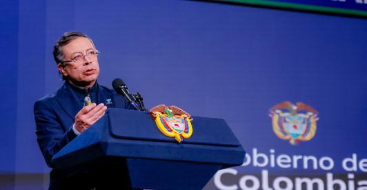 El presidente Gustavo Petro no está suspendido: expertos y dirigentes políticos desmienten versiones sobre el mandatario